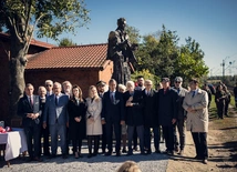 Odsłonięcie pomnika Reymonta w Lipcach Reymontowskich