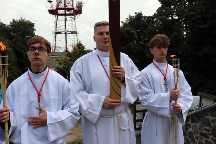 Spotkanie Młodych na Ślęży 2025 "Z nadzieją ku górze"