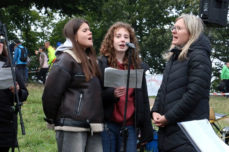 Spotkanie Młodych na Ślęży 2025 "Z nadzieją ku górze"