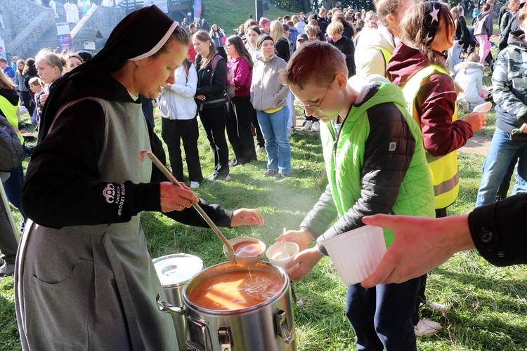 Spotkanie Młodych na Ślęży 2025 "Z nadzieją ku górze"
