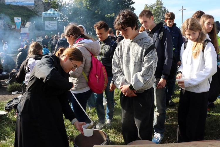 Spotkanie Młodych na Ślęży 2025 "Z nadzieją ku górze"