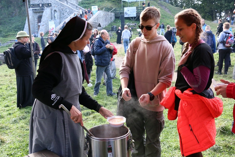 Spotkanie Młodych na Ślęży 2025 "Z nadzieją ku górze"