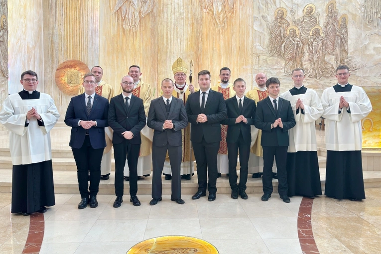 Czerń sutanny i biel dusz