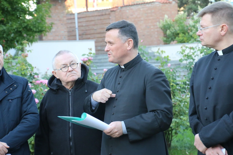 Płock. Modlitwa w Ogrodach