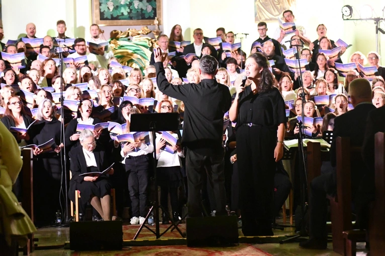 Koncert Wielbienia na zakończenie Zielonogórskich Warsztatów Liturgiczno-Muzycznych