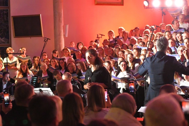 Koncert Wielbienia na zakończenie Zielonogórskich Warsztatów Liturgiczno-Muzycznych