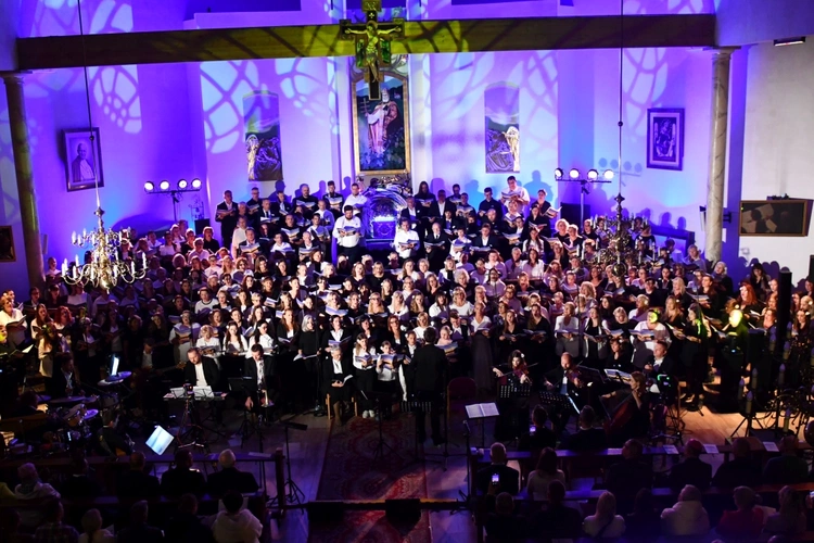 Koncert Wielbienia na zakończenie Zielonogórskich Warsztatów Liturgiczno-Muzycznych