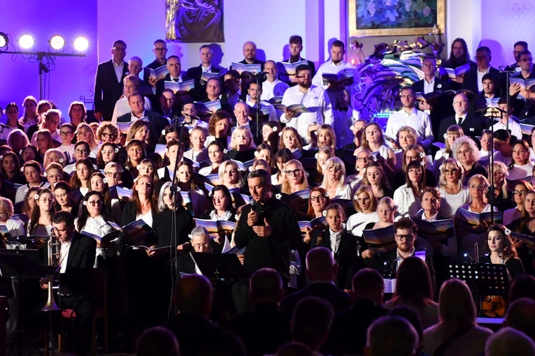 Koncert Wielbienia na zakończenie Zielonogórskich Warsztatów Liturgiczno-Muzycznych