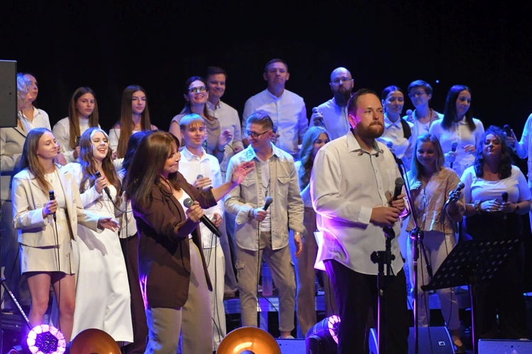 Chór Skrzydła w Radwanicach