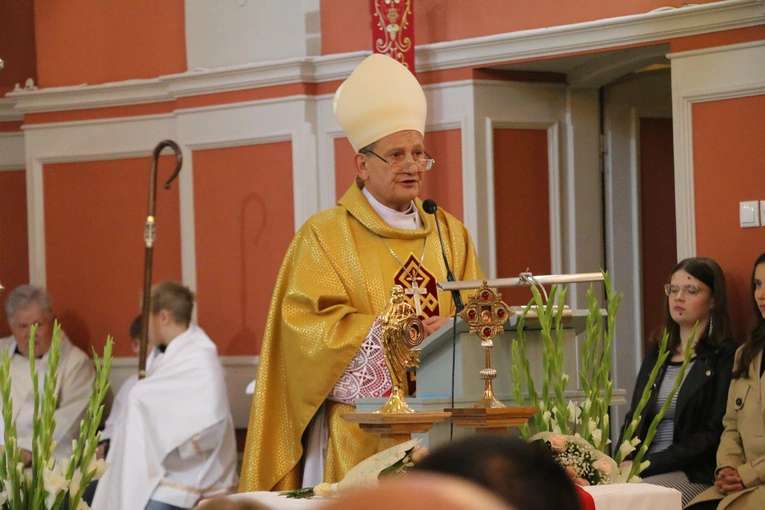 Smardzewo. Wprowadzenie relikwii św. Andrzeja Boboli i bł. kard. Stefana Wyszyńskiego