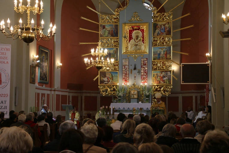 Smardzewo. Wprowadzenie relikwii św. Andrzeja Boboli i bł. kard. Stefana Wyszyńskiego