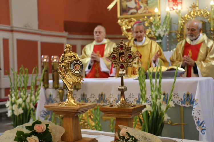 Smardzewo. Wprowadzenie relikwii św. Andrzeja Boboli i bł. kard. Stefana Wyszyńskiego