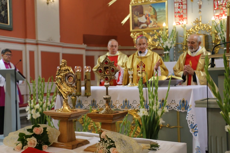 Smardzewo. Wprowadzenie relikwii św. Andrzeja Boboli i bł. kard. Stefana Wyszyńskiego