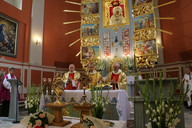 Smardzewo. Wprowadzenie relikwii św. Andrzeja Boboli i bł. kard. Stefana Wyszyńskiego