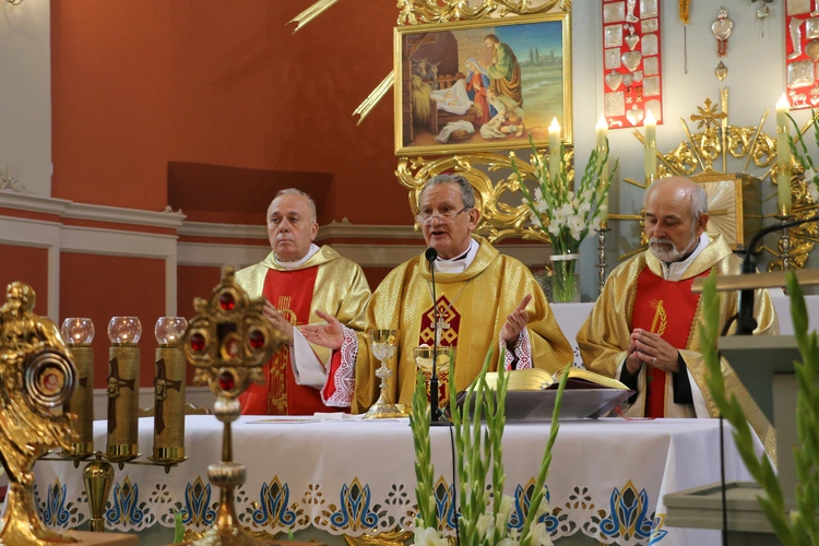 Smardzewo. Wprowadzenie relikwii św. Andrzeja Boboli i bł. kard. Stefana Wyszyńskiego