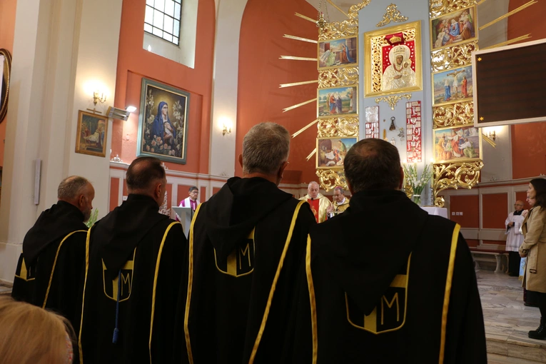 Smardzewo. Wprowadzenie relikwii św. Andrzeja Boboli i bł. kard. Stefana Wyszyńskiego