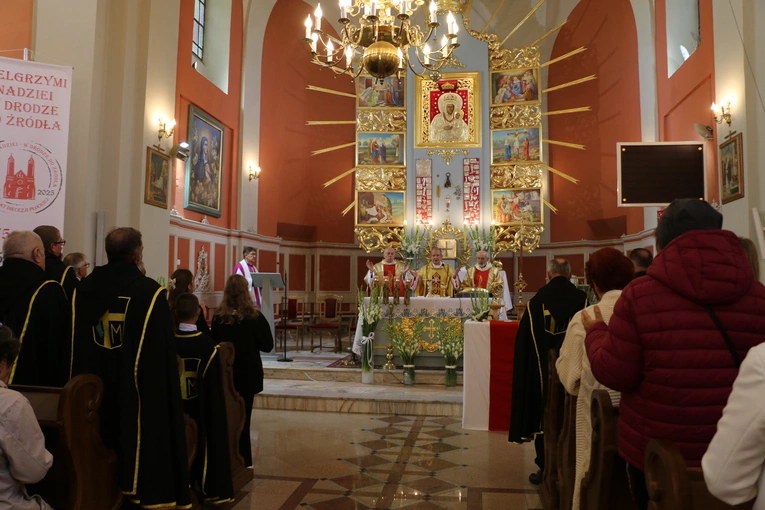 Smardzewo. Wprowadzenie relikwii św. Andrzeja Boboli i bł. kard. Stefana Wyszyńskiego