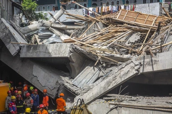 Indonezja: Co najmniej 65 osób uwięzionych pod gruzami po zawaleniu się szkoły