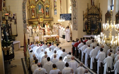 Kapłani modlili się przy grobie ks. Teodora Christopha