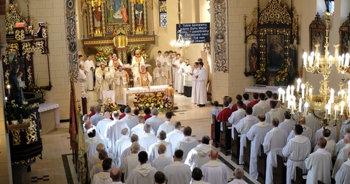 Kapłani modlili się przy grobie ks. Teodora Christopha