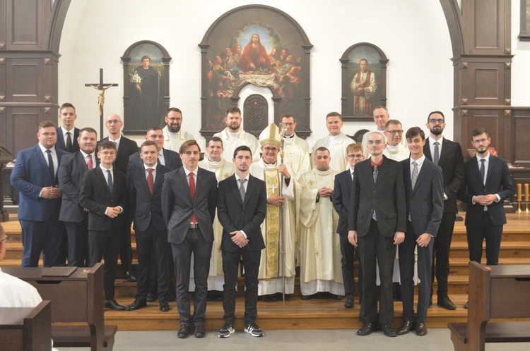 Abp Przybylski do alumnów: Ludzie nie potrzebują zeświecczonych kapłanów