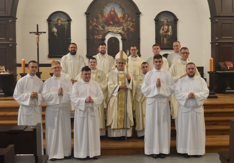 Abp Przybylski do alumnów: Ludzie nie potrzebują zeświecczonych kapłanów