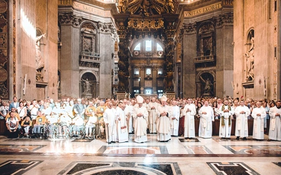 Jubileuszowe świętowanie zwieńczyła Eucharystia przy ołtarzu Tronu Piotrowego.