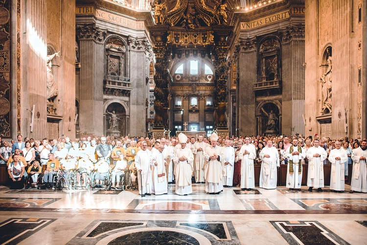 Jubileuszowe świętowanie zwieńczyła Eucharystia przy ołtarzu Tronu Piotrowego.