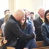 Warto częściej okazywać sobie czułe gesty.
