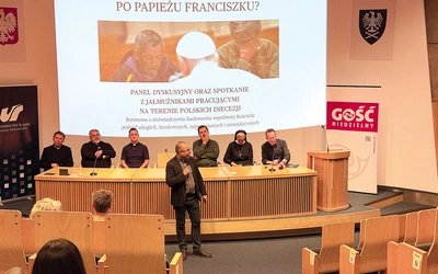 W dyskusji wzięli udział jałmużnicy diecezjalni z całej Polski: (od lewej) ks. Marcin Szczerbiński, jałmużnik archidiecezji warszawskiej, ks. Mirosław Tosza, jałmużnik diecezji sosnowieckiej, ks. Mariusz Setlak, jałmużnik diecezji gliwickiej, ks. Tomasz Koryciorz, jałmużnik archidiecezji katowickiej, Paweł Trawka, jałmużnik archidiecezji wrocławskiej, i s. Aldona Skrzypiec, jałmużnik diecezji opolskiej, a także prowadzący Marcin Jakimowicz.  