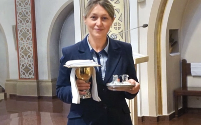 Ivanna Berenda podczas pracy w kościele św. Andrzeja w Zabrzu. 