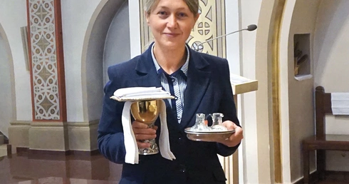 Ivanna Berenda podczas pracy w kościele św. Andrzeja w Zabrzu. 