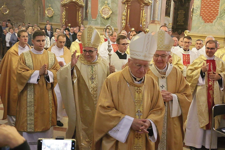  Dziękczynnej Eucharystii przewodniczył nuncjusz apostolski w Polsce abp Antonio Guido Filipazzi.