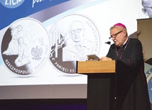 – Całe swoje życie koncentrował na służbie dla bliźnich – mówił o ks. Blachnickim podczas spotkania  bp Adam Wodarczyk.