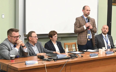 W panelu podsumowującym udział wzięli (od lewej): Tomasz Wicherkiewicz (UAM w Poznaniu), Ryszard Galla (Doradca Marszałka Sejmu RP ds. Mniejszości Narodowych i Etnicznych), Zuzanna Donath-Kasiura (Wicemarszałek WO), Marek Mazurkiewicz (UO), a poprowadził go Lucjan Dzumla (DWPN). 