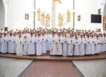 Chłopcy będą współodpowiedzialni za pięknie przygotowaną liturgię w parafiach. 