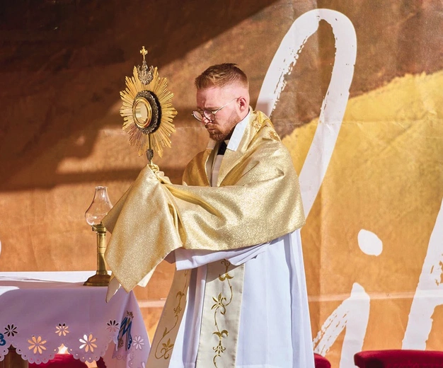 Ważnym momentem wydarzenia była adoracja Najświętszego Sakramentu.