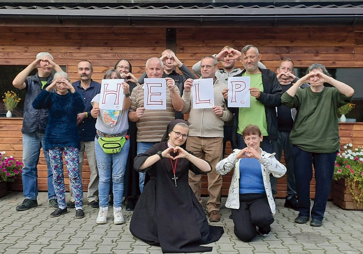 – Festyn to nie tylko atrakcje i występy, to przede wszystkim czas spotkania. Spotkania z siostrami, wolontariuszami, ludźmi, którzy na co dzień niosą pomoc. To okazja do rozmowy, wspólnego poznawania się, budowania relacji i odkrywania, jak każdy z nas może włączyć się w dzieło pomocy potrzebującym – podkreśla s. Anna. Bieżące informacje o festynie na profilu FB – Help Festyn Charytatywny.