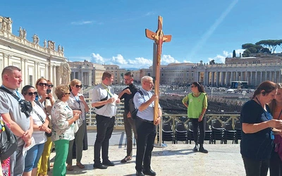Nauczycielom towarzyszył biskup świdnicki Marek Mendyk. 