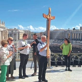 Nauczycielom towarzyszył biskup świdnicki Marek Mendyk. 