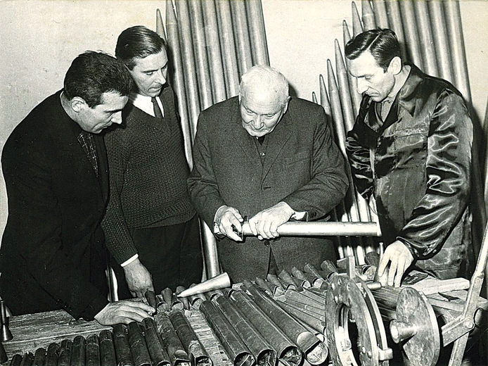 Zygmunt Kamiński senior za zasługi w dziedzinie muzyki został odznaczony przez papieża Pawła VI medalem Pro Ecclesia et Pontifice, a za działalność w rzemiośle otrzymał Złoty Krzyż Zasługi. 