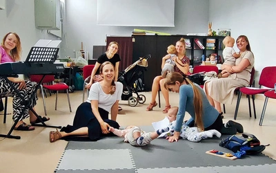 Każda rodzicielka może dołączyć – w dowolnym momencie. Nie ma zapisów ani formalności.