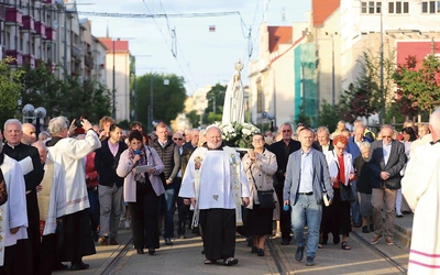 Główne uroczystości zaplanowano na 4 października we wspomnienie św. Franciszka z Asyżu. Jubileuszowej Mszy będą przewodniczyć bp Adrian Put i prowincjał o. Paweł Szymala. Na zdjęciu: Tegoroczne zawierzenie miasta Matce Bożej Fatimskiej.