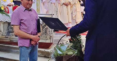 Mieszkaniec Henrykowa otrzymał gratulacje od burmistrza Ziębic i metropolity wrocławskiego. 