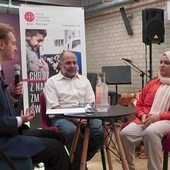 Ala i Amjad  w czasie rozmowy prowadzonej przez Mateusza Diduszkę (PKwP) w Stacji Dialog.