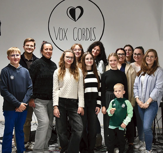 Uwielbienie Boga i modlitwa poprzez muzykę – to ich główny cel! Śpiewają na Mszach św., adorują Najświętszy Sakrament w pierwsze piątki miesiąca, uczestniczą w wydarzeniach religijnych, których często sami są organizatorami. Coraz częściej biorą też udział w przedsięwzięciach diecezjalnych, ale przede wszystkim posługują w kościele parafialnym, który jest jednocześnie sanktuarium Miłosierdzia Bożego.