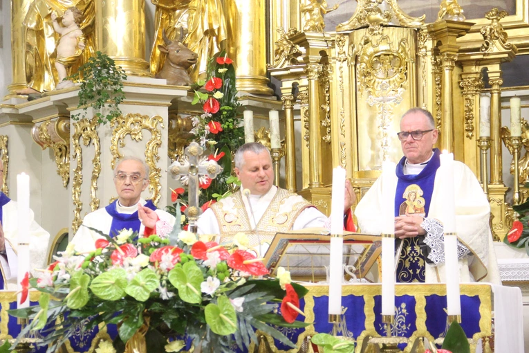 Bochnia. Rozpoczęcie Tygodnia Maryjnego i wprowadzenie relikwii bł. Jerzego Popiełuszki