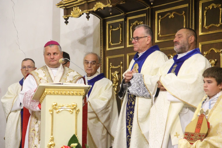 Bochnia. Rozpoczęcie Tygodnia Maryjnego i wprowadzenie relikwii bł. Jerzego Popiełuszki