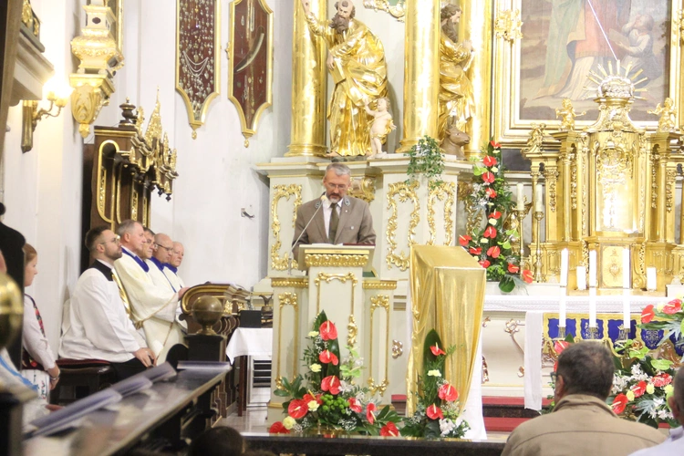 Bochnia. Rozpoczęcie Tygodnia Maryjnego i wprowadzenie relikwii bł. Jerzego Popiełuszki