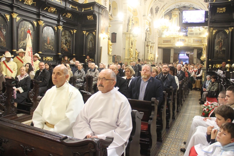 Bochnia. Rozpoczęcie Tygodnia Maryjnego i wprowadzenie relikwii bł. Jerzego Popiełuszki